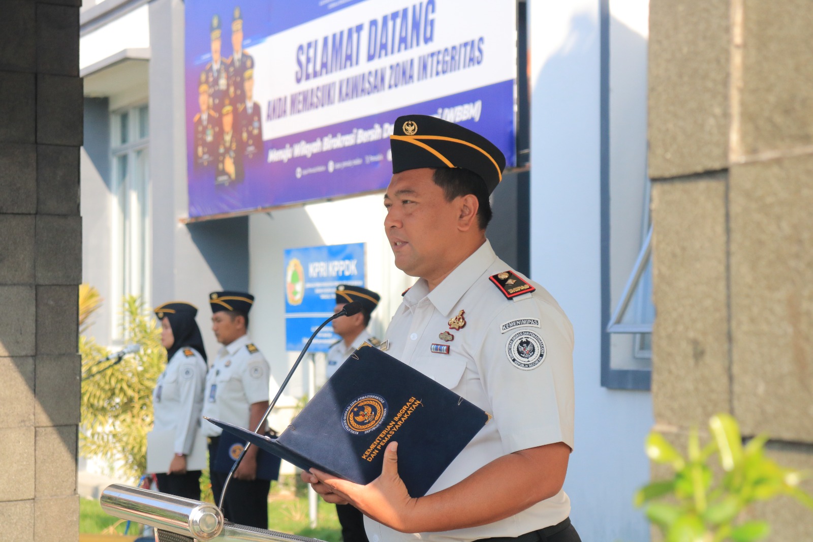 Pancasila Pemersatu Bangsa, Fondasi Perdamaian Dunia: Lapas Pemuda Madiun Gelar Upacara Khidmat