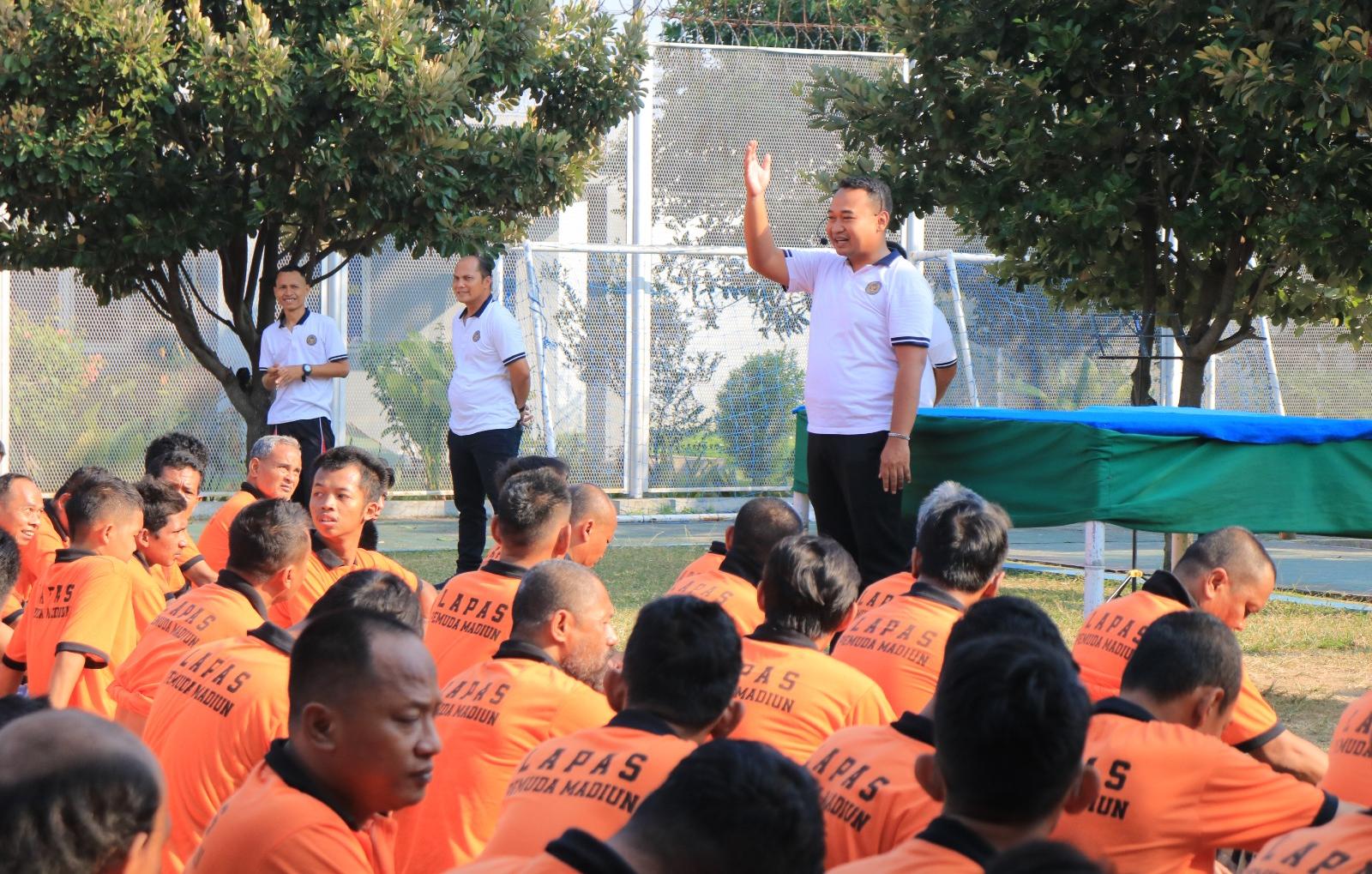 Gerakan Hidup Sehat di Balik Tembok Pemasyarakatan, Warga Binaan Lapas Pemuda Madiun Semangat Berolahraga