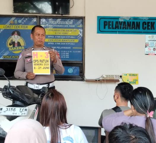 Petugas Samsat Bangil Sosialisasikan Ops Patuh Semeru 2026