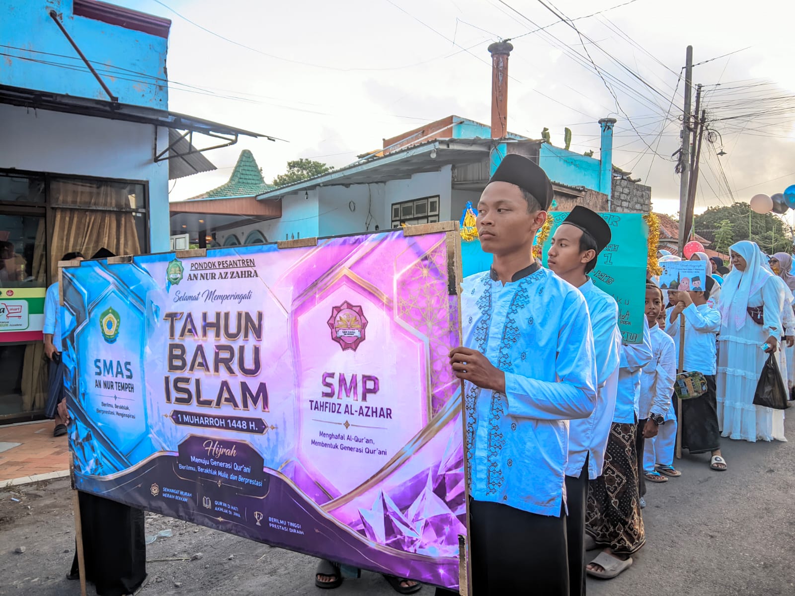 Sambut Tahun Baru Hijriah, Ratusan Santri An Nur Azzahra Semarakkan Pawai Syiar Islam di Lumajang