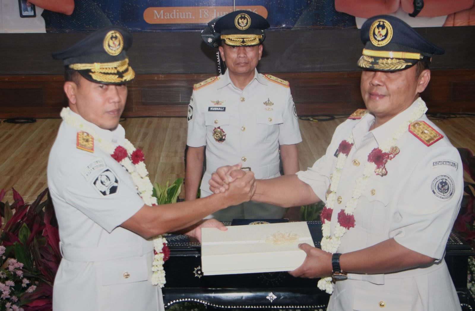 Tongkat Estafet Kepemimpinan Beralih, Sertijab Kalapas Lapas Kelas I Madiun Berlangsung Khidmat dan Penuh Kekeluargaan