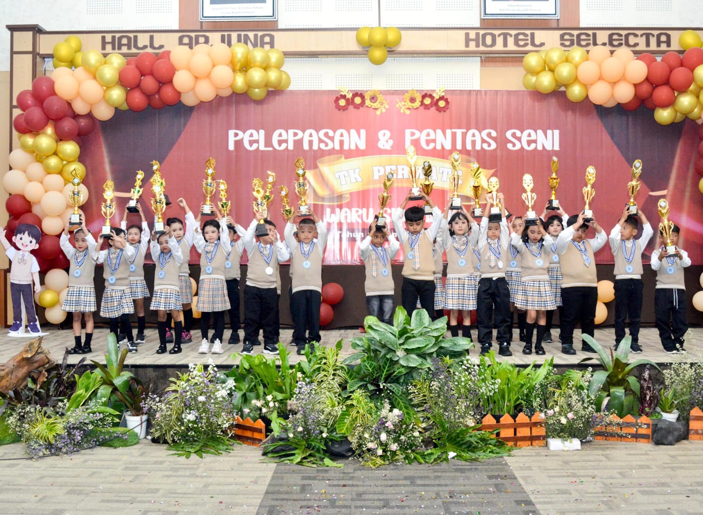 Tangis Haru dan Bangga Warnai Perpisahan Siswa TK Permata Sidoarjo di Kota Batu