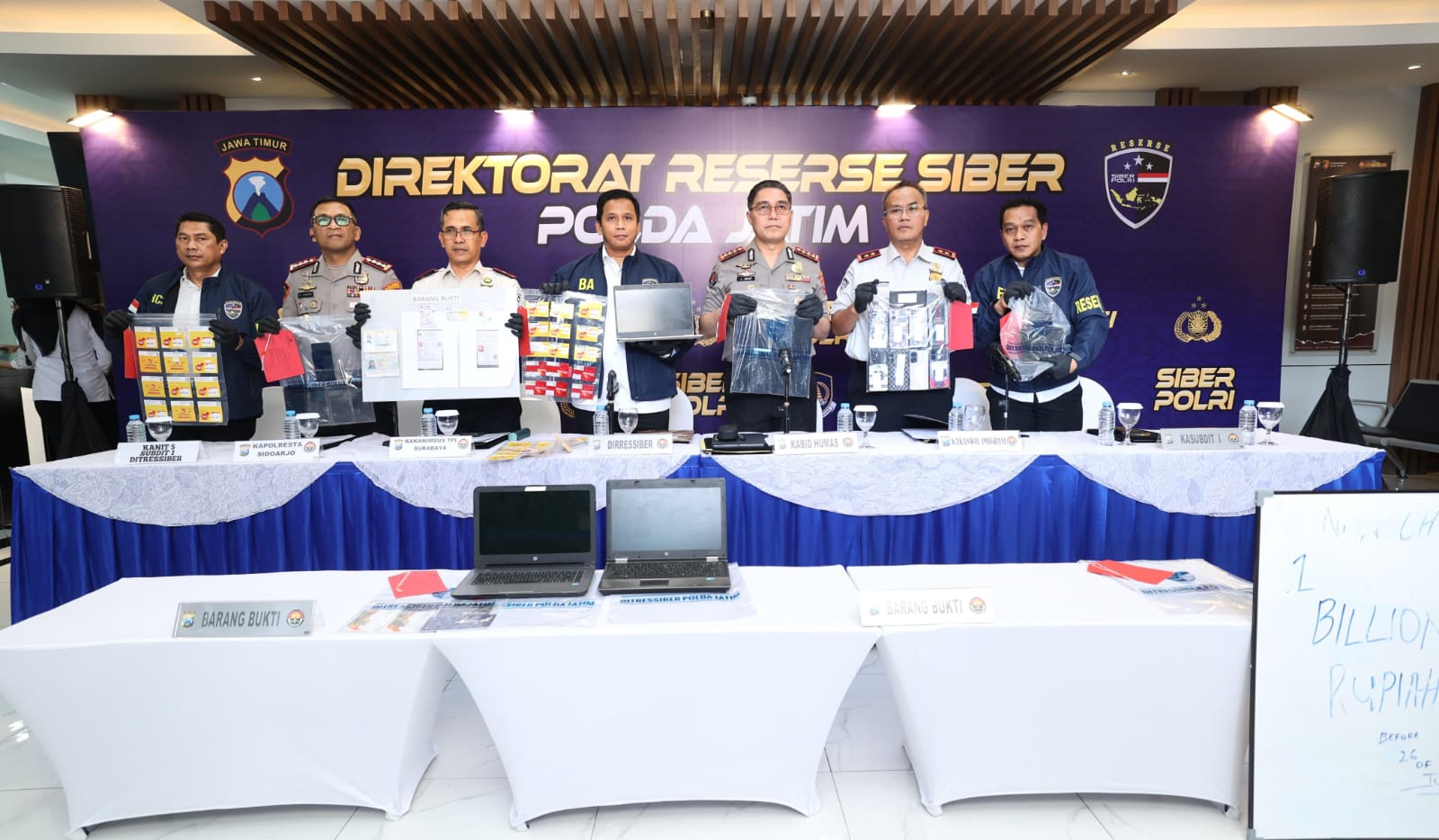 Dirressiber Polda Jatim Bongkar Sindikat Love Scamming Internasional, 3 Tersangka Diamankan