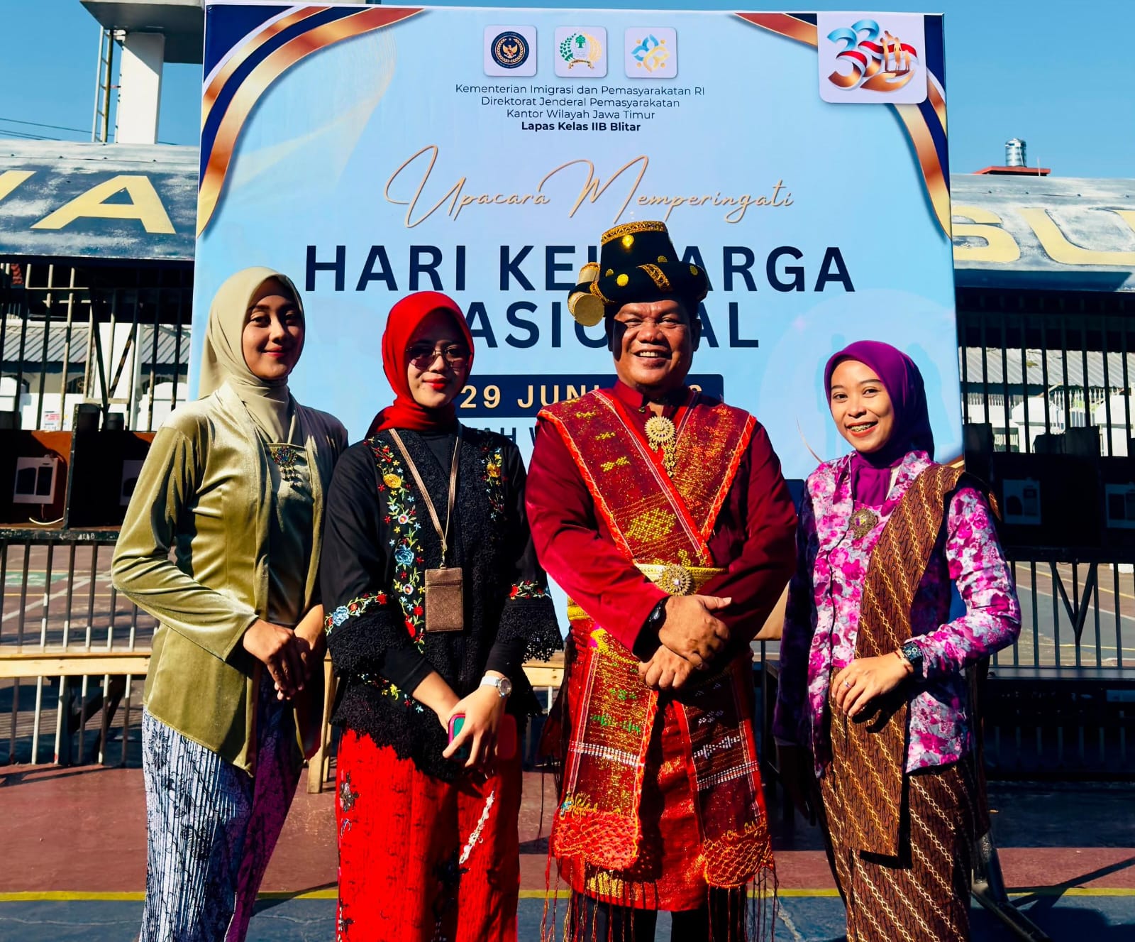 Bernuansa Wastra Nusantara, Lapas Blitar Gelar Upacara Peringatan Hari Keluarga Nasional ke-33