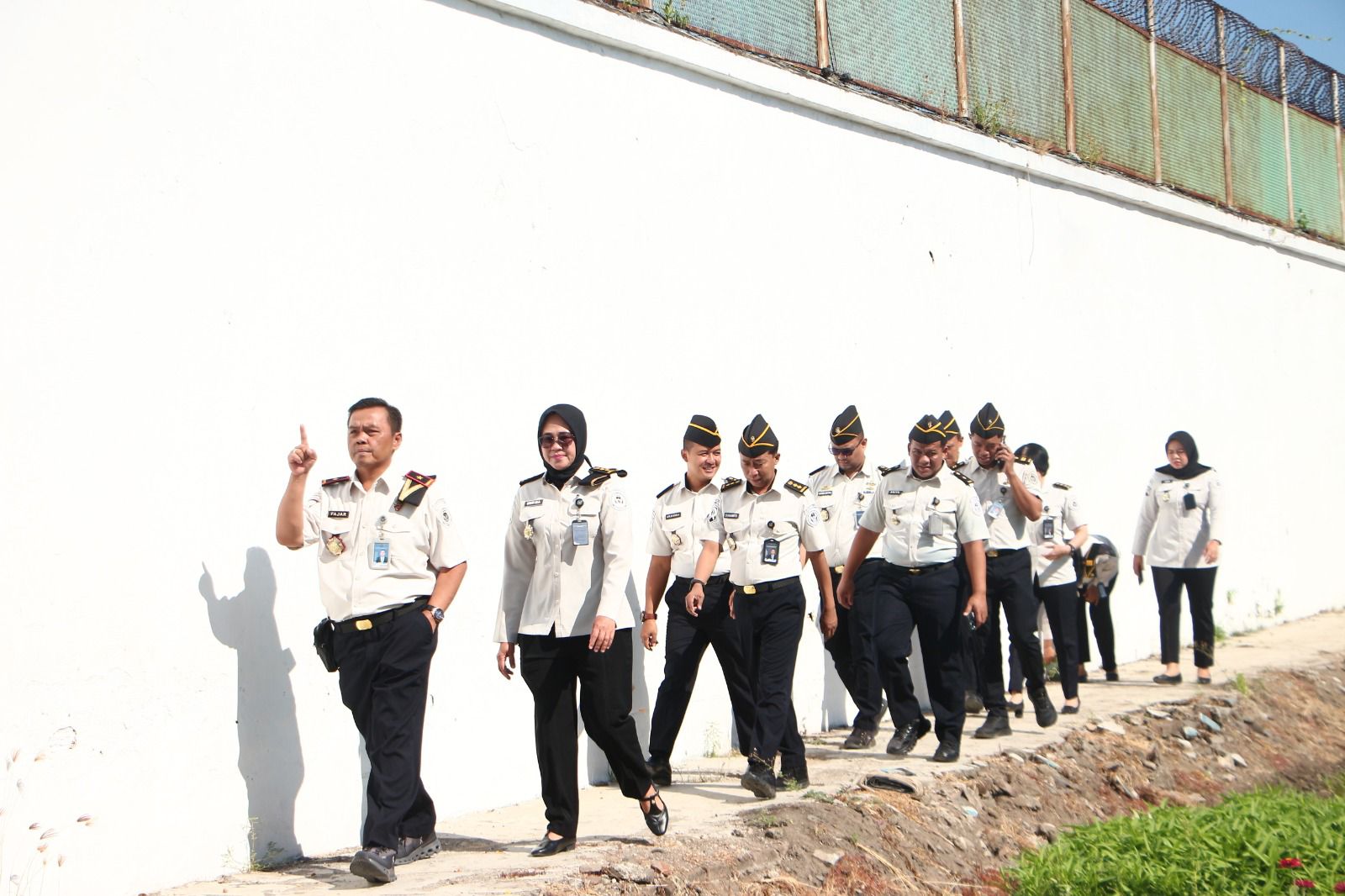 Pastikan Keamanan dan Kebersihan Tetap Optimal, Kalapas I Madiun Tinjau Langsung Area Brandgang