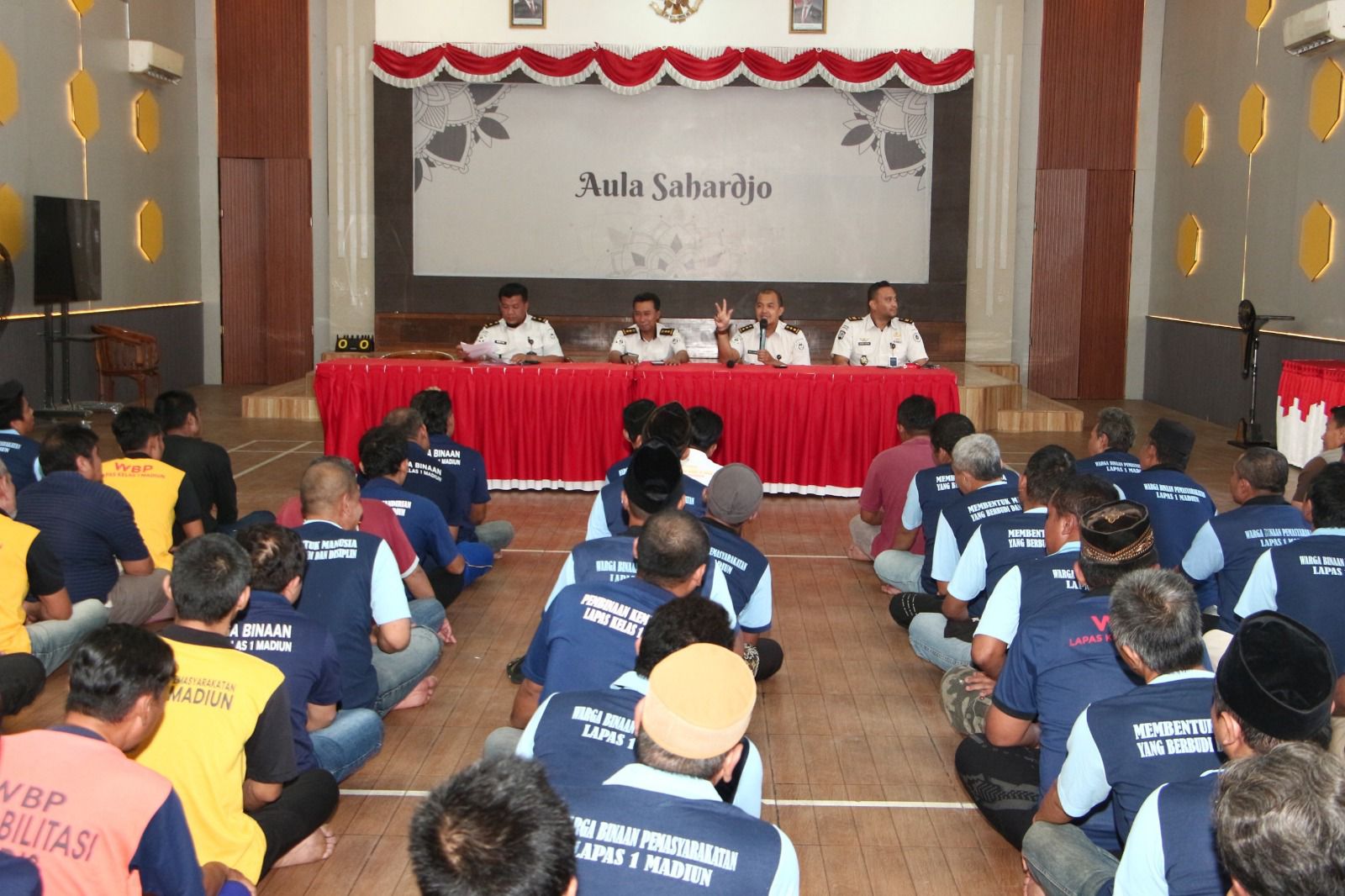 Perkuat Kesadaran dan Disiplin, Pejabat Struktural Lapas Kelas I Madiun Berikan Pengarahan Kepada Warga Binaan