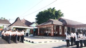 Sebagai Penguat Komitmen Mendorong Kinerja Profesional, Kalapas I Madiun Ajak Pegawai Perkuat Integritas dan Budaya Kerja Melalui Apel Pagi