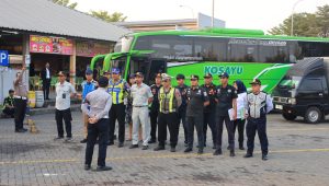 Keselamatan Penumpang Jadi Prioritas, Satlantas Polres Gresik Bersama Dirjen Hubdat Gelar Ramp Check Bus di Rest Area 726 B