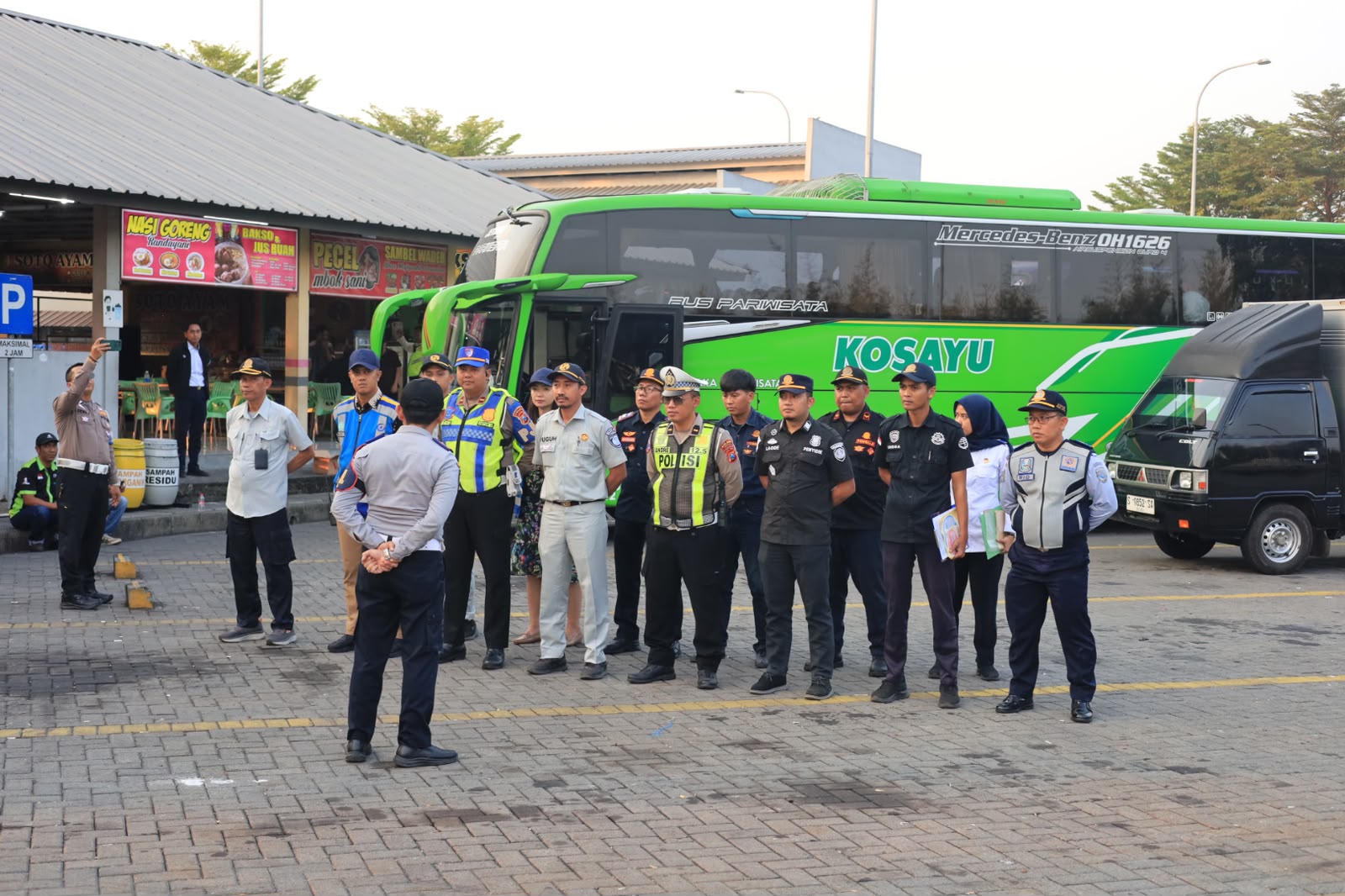 Keselamatan Penumpang Jadi Prioritas, Satlantas Polres Gresik Bersama Dirjen Hubdat Gelar Ramp Check Bus di Rest Area 726 B