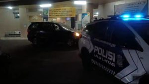 Persalinan Darurat di Dalam Mobil, Satlantas Polres Gresik Buka Jalur Menuju RSUD Ibnu Sina