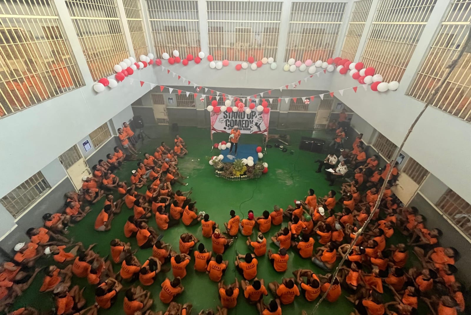 Panggung Tawa di Balik Jeruji, Lapas Pemuda Madiun Gelar Lomba Stand Up Comedy Sambut HUT RI ke-81