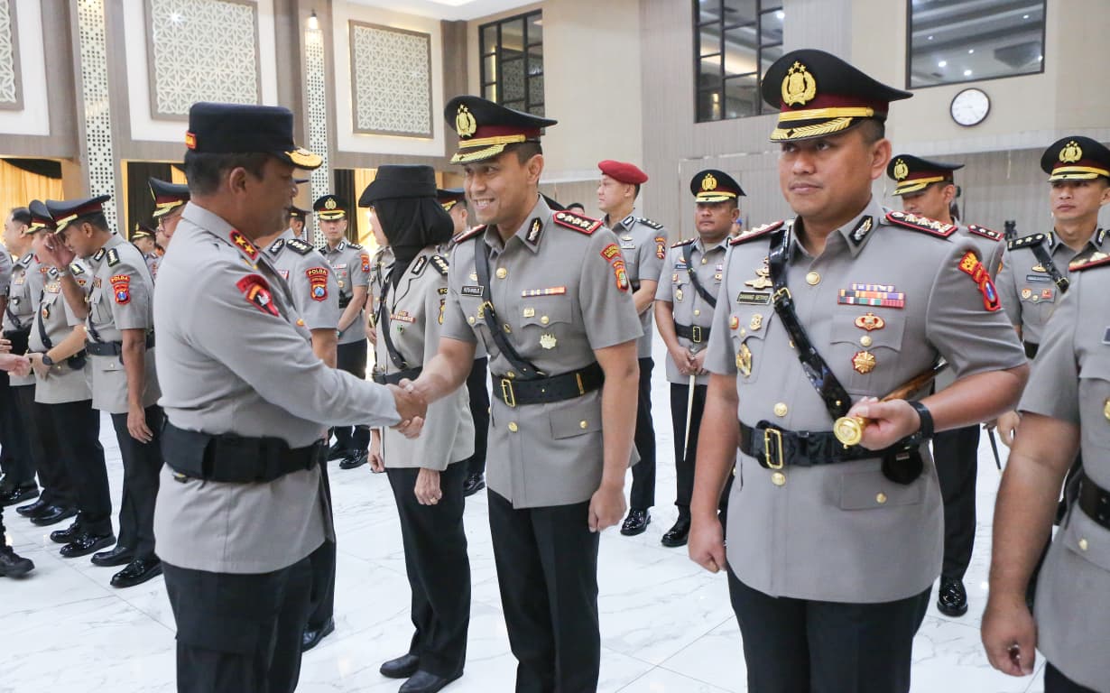 Kapolda Jatim Pimpin Sertijab PJU dan Kapolres, Perkuat Regenerasi Kepemimpinan dan Pelayanan Presisi