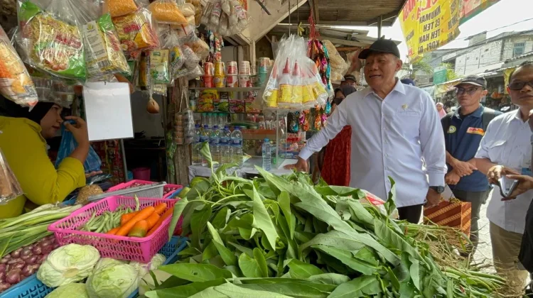 Bambang Haryo Soroti APAR Kedaluwarsa di Pasar Keputih, Minta Keselamatan Pedagang Diprioritaskan
