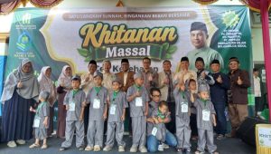 25 Anak Ikuti Khitanan Massal di Bojongloa Kidul, Warga Juga Dapat Pemeriksaan Kesehatan Gratis