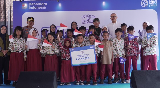 Kelas Inspirasi BRI Peduli Tanamkan Mimpi dan Semangat Menabung kepada Siswa Bandung