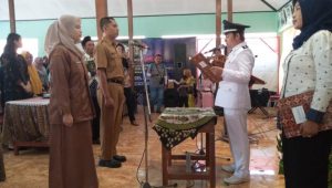 Perkuat Tata Kelola Pemerintahan, Kades Kendalbulur Lantik Dua Kasi Baru