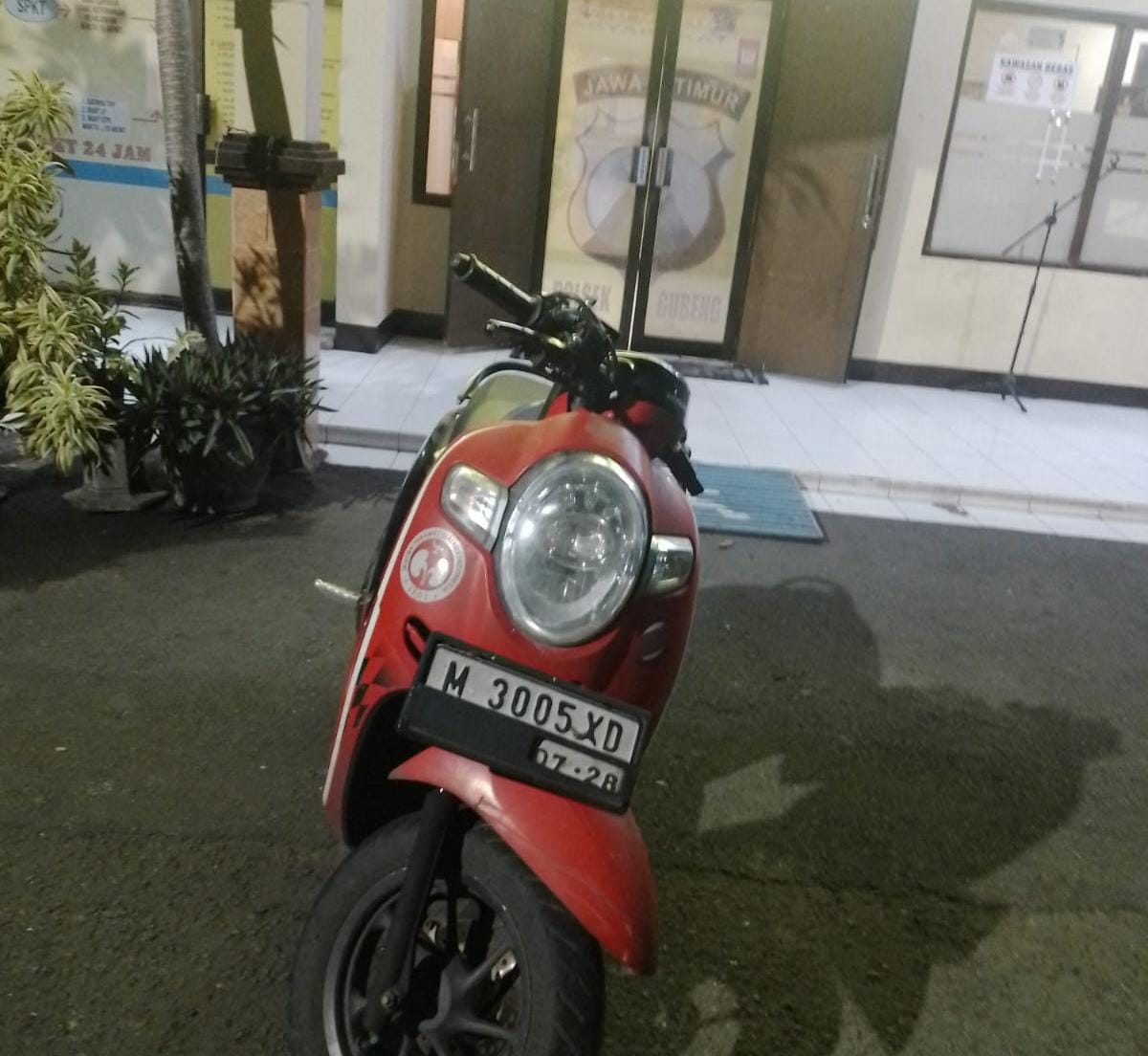 Polsek Gubeng Surabaya Amankan Pelaku Pencurian Kursi Taman Milik Pemkot