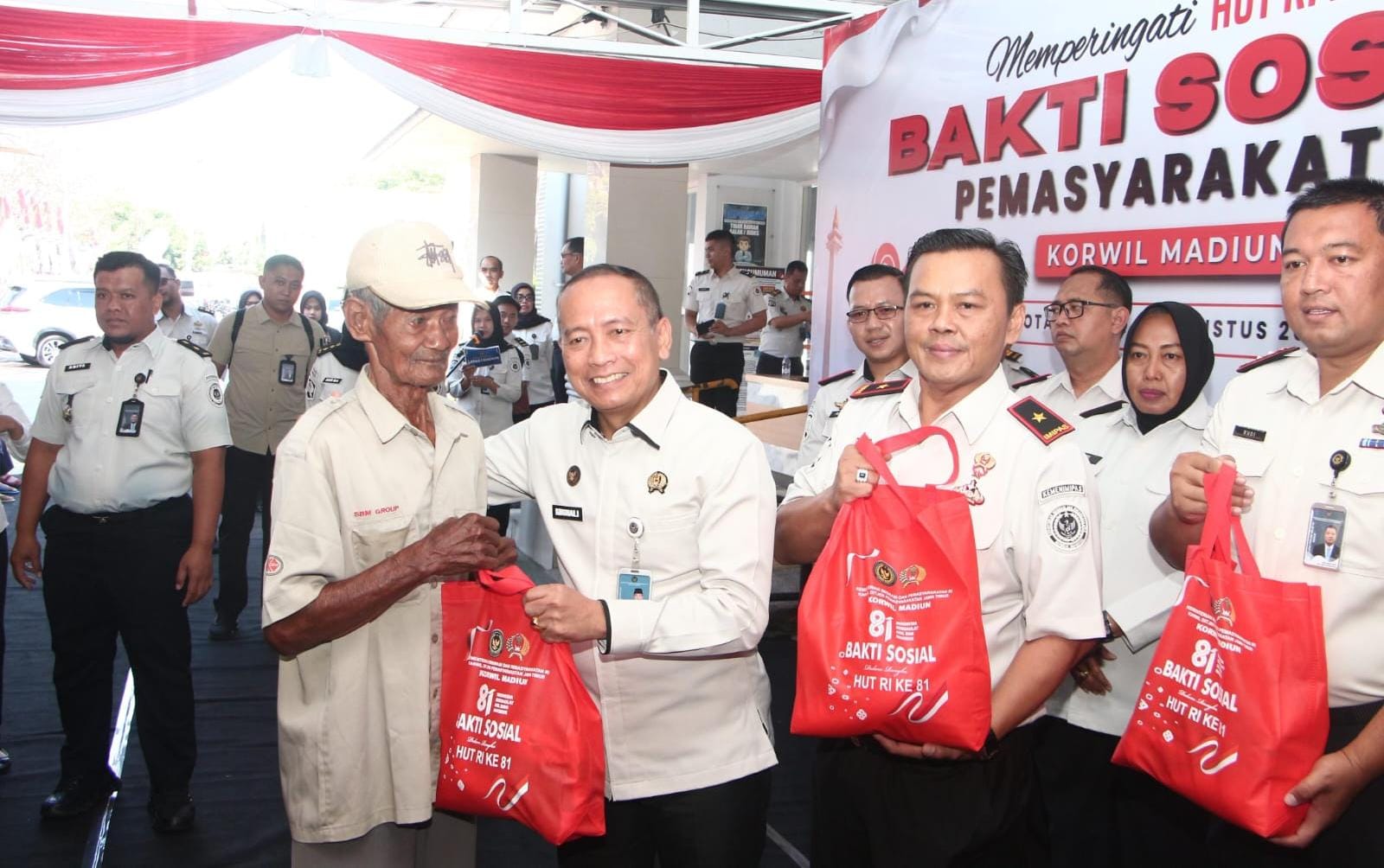 Sambut Kemerdekaan dengan Kepedulian, Pemasyarakatan Korwil Madiun Gelar Bakti Sosial Bersama Masyarakat
