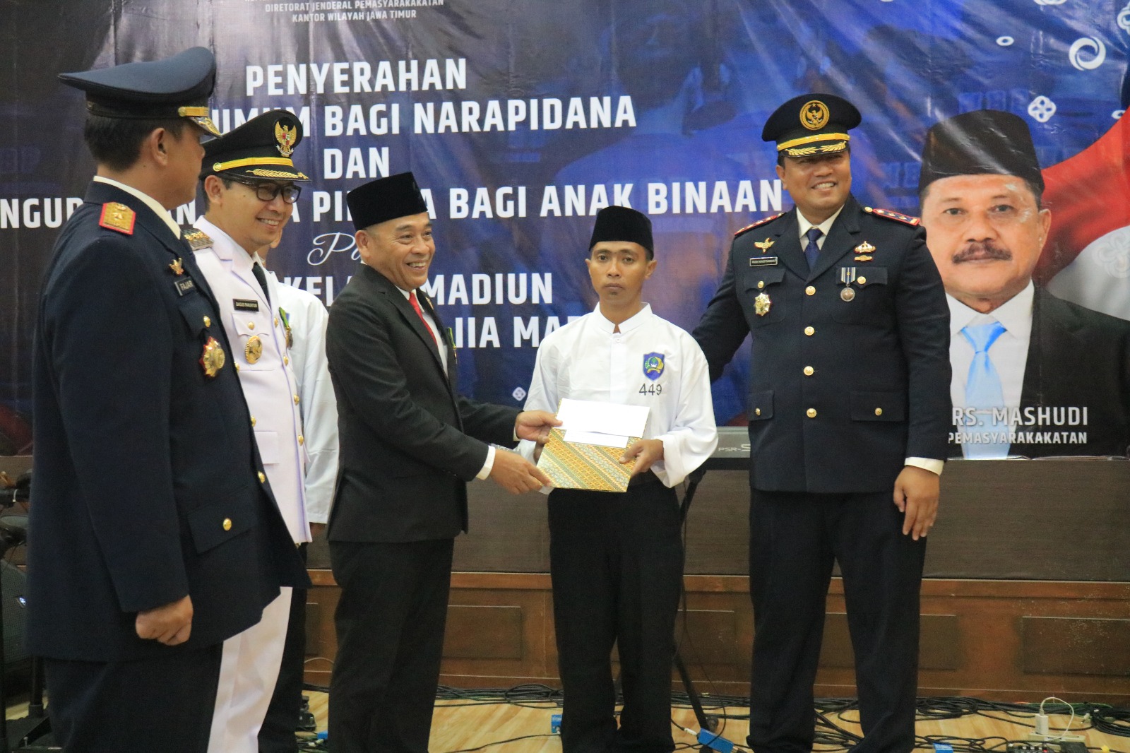 Kado Kemerdekaan Dari Balik Jeruji, Warga Binaan Lapas Pemuda Madiun Terima Remisi