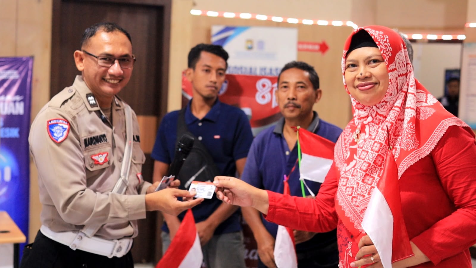 Satlantas Polres Gresik Hadiahkan “SIM Gratis” Untuk 17 Warga yang Lahir 17 Agustus