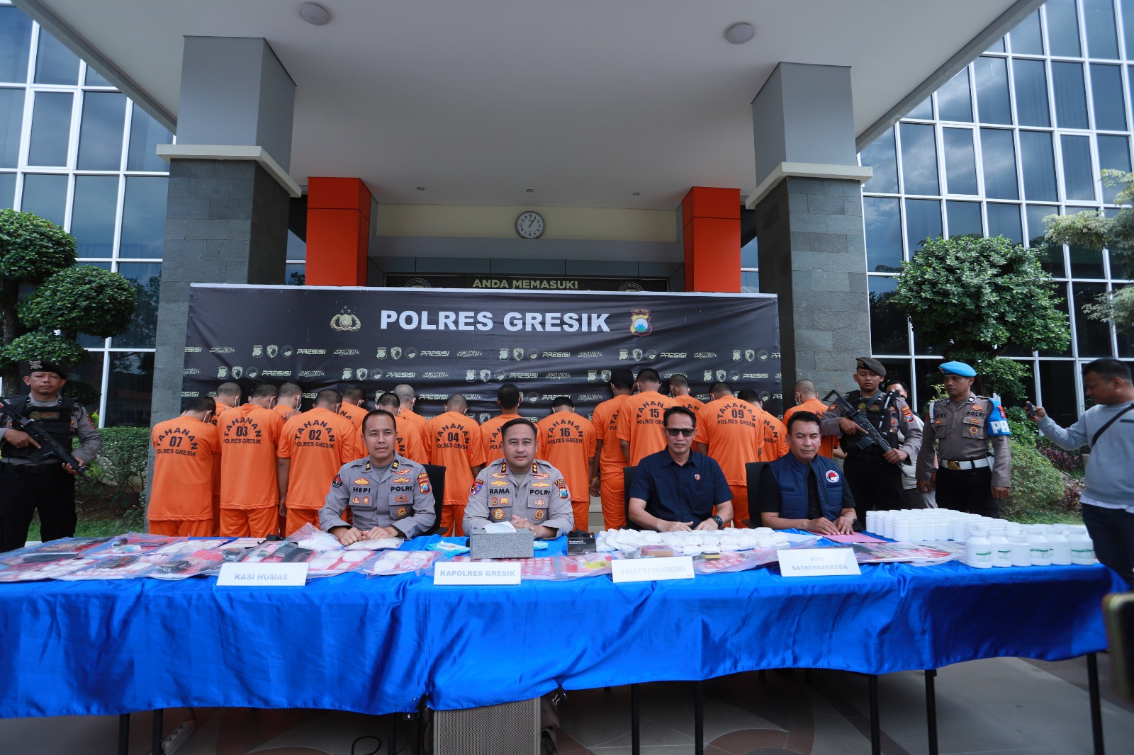 Polres Gresik Ungkap 14 Kasus Narkoba dalam Operasi Tumpas Semeru 2026, 17 Tersangka Diamankan