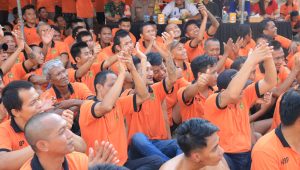 Penuh Semangat dan Kreativitas, Yel-yel Antarblok Semarakkan HUT Ke-81 RI di Lapas Pemuda Madiun
