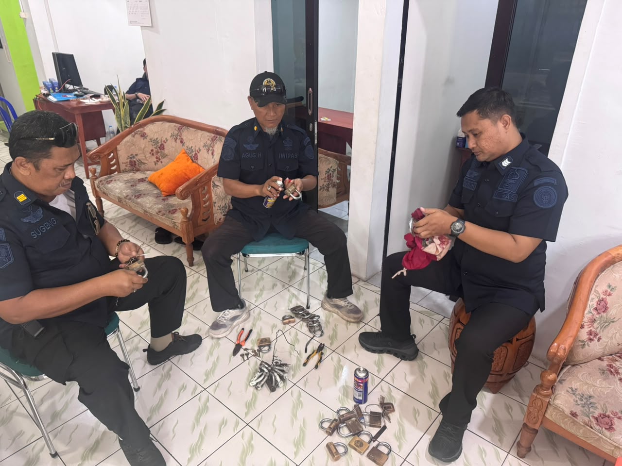 Pastikan Sistem Penguncian Optimal, Lapas I Madiun Lakukan Rolling Gembok