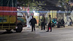 Tabrakan Keras Pecah Keheningan Dini Hari di Depan Gudang JNT Driyorejo