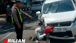 Detik-detik Kecelakaan Beruntun di Balongbendo, Ertiga Tertabrak Truk lalu Hantam Motor