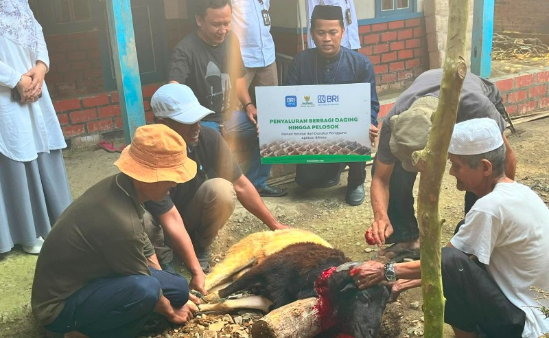 Zakat Pengguna BRImo Disalurkan Jadi Daging untuk Warga Desa Ciririp Purwakarta