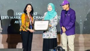 Dewi Hestiningrum Sari Bawa Pulang Penghargaan di Ajang Bandung Marketing Week