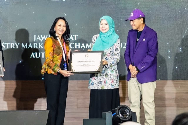 Dewi Hestiningrum Sari Bawa Pulang Penghargaan di Ajang Bandung Marketing Week