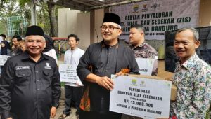470 Warga Terima Manfaat ZIS BAZNAS Bandung, dari Beasiswa hingga Perbaikan Rutilahu