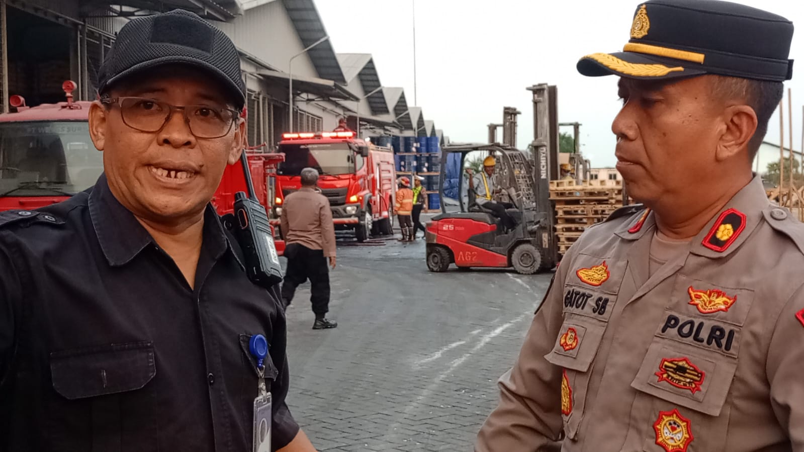 Polisi Bersama Tim Gabungan Bergerak Cepat, Kebakaran Gudang PT Wings Surya Driyorejo Berhasil Dipadamkan 4 Jam