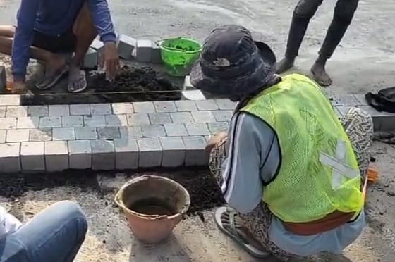 Jalan Sudah Bagus Dibongkar, Proyek Batu Alam Didepan MPP Siola Disorot AMI Untuk Apa Anggaran Dihabiskan