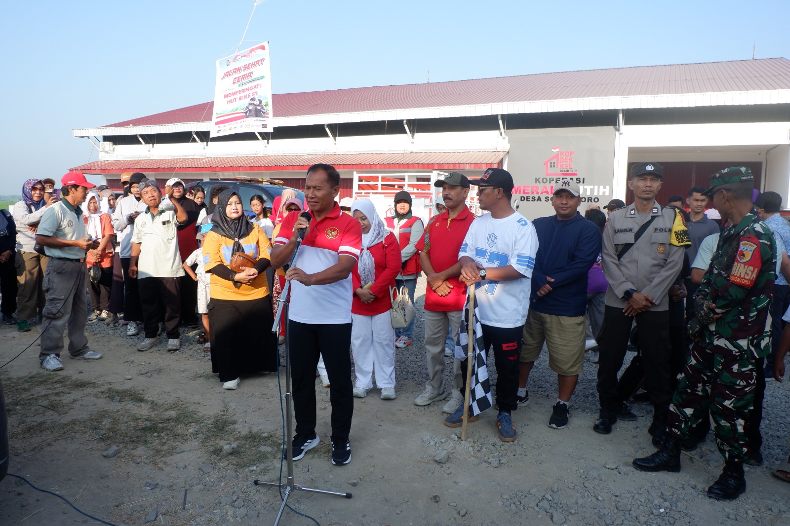 Meriahkan HUT Ke-81 RI, Pemdes Sobontoro Gelar Jalan Sehat Ceria Bersama Warga dan Plt Bupati Tulungagung