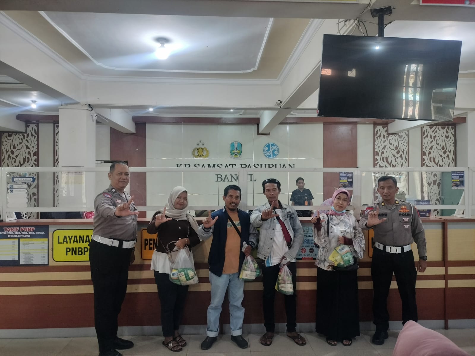 Di HUT Polantas Satlantas Polres Pasuruan Bagikan Hadiah Kepada Wajib Pajak 