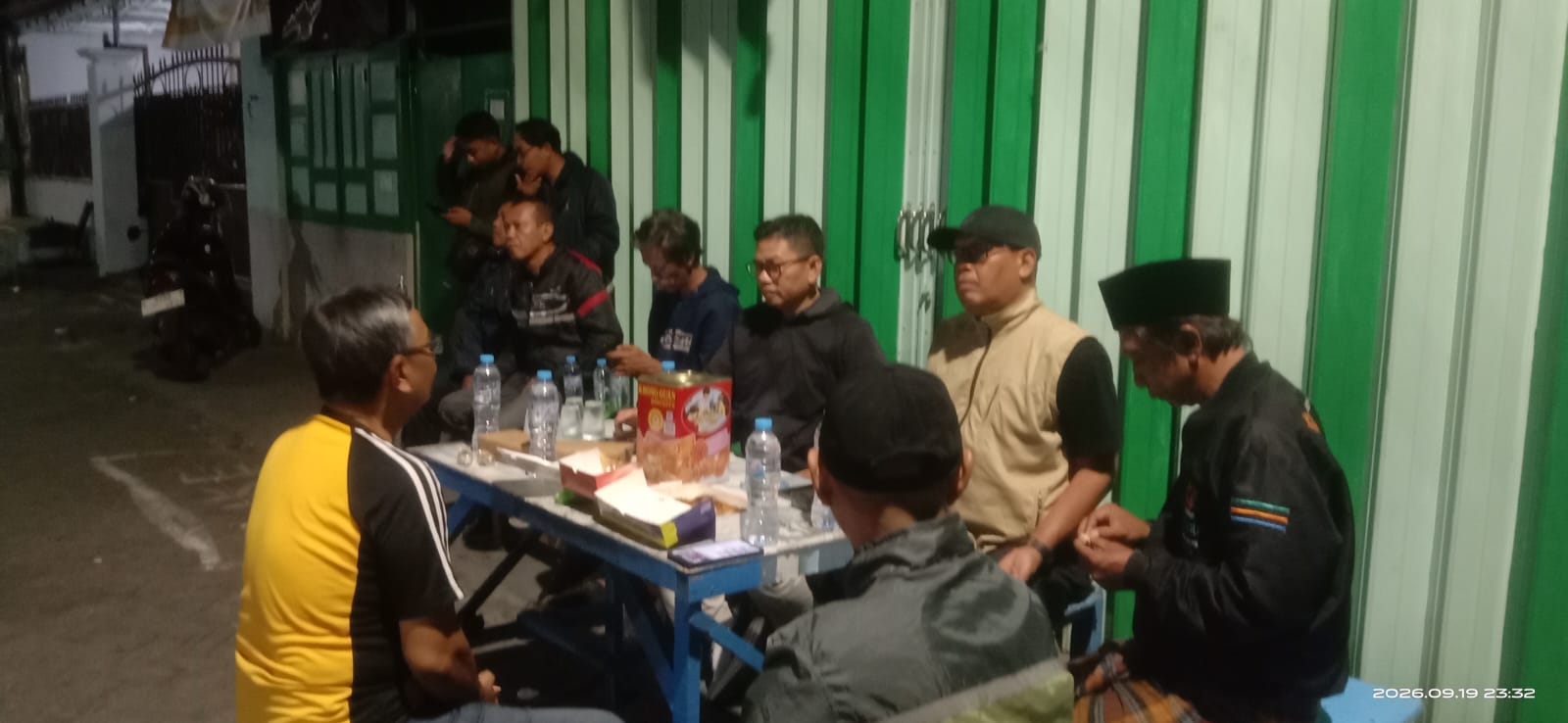 Lurah Bongkaran Sambang Siskamling RT 01 RW 06 Semut Kalimir, Perkuat Deteksi Dini Gangguan Kamtibmas