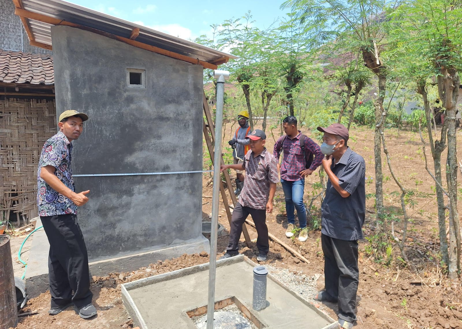 Pembangunan 12 Jamban Keluarga di Desa Blendis Tulungagung Capai Progres 57,29 Persen