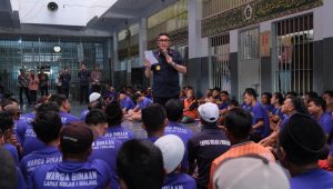 Kalapas Malang Turun Langsung ke Blok, Dengarkan Suara Warga Binaan Untuk Perkuat Pelayanan Prima Melalui Pembagian Kuesioner