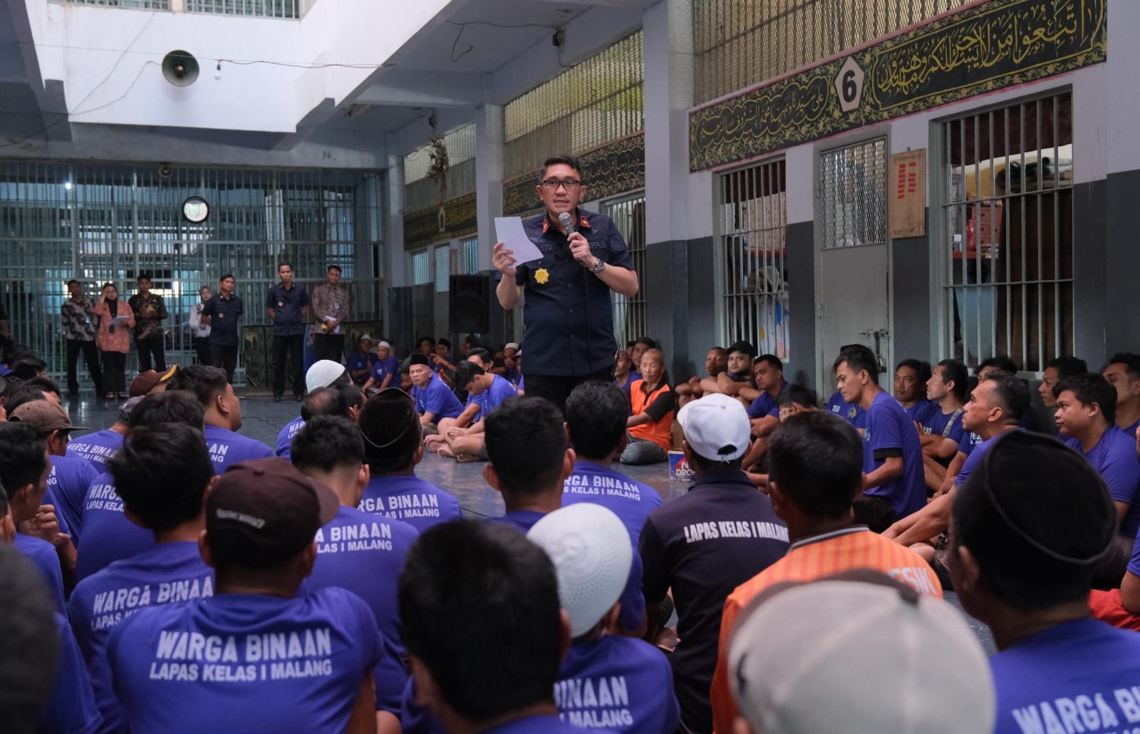 Kalapas Malang Turun Langsung ke Blok, Dengarkan Suara Warga Binaan Untuk Perkuat Pelayanan Prima Melalui Pembagian Kuesioner