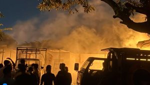 Api Membesar di Gudang Plastik Tenaru, Satu Mobil Berhasil Diselamatkan