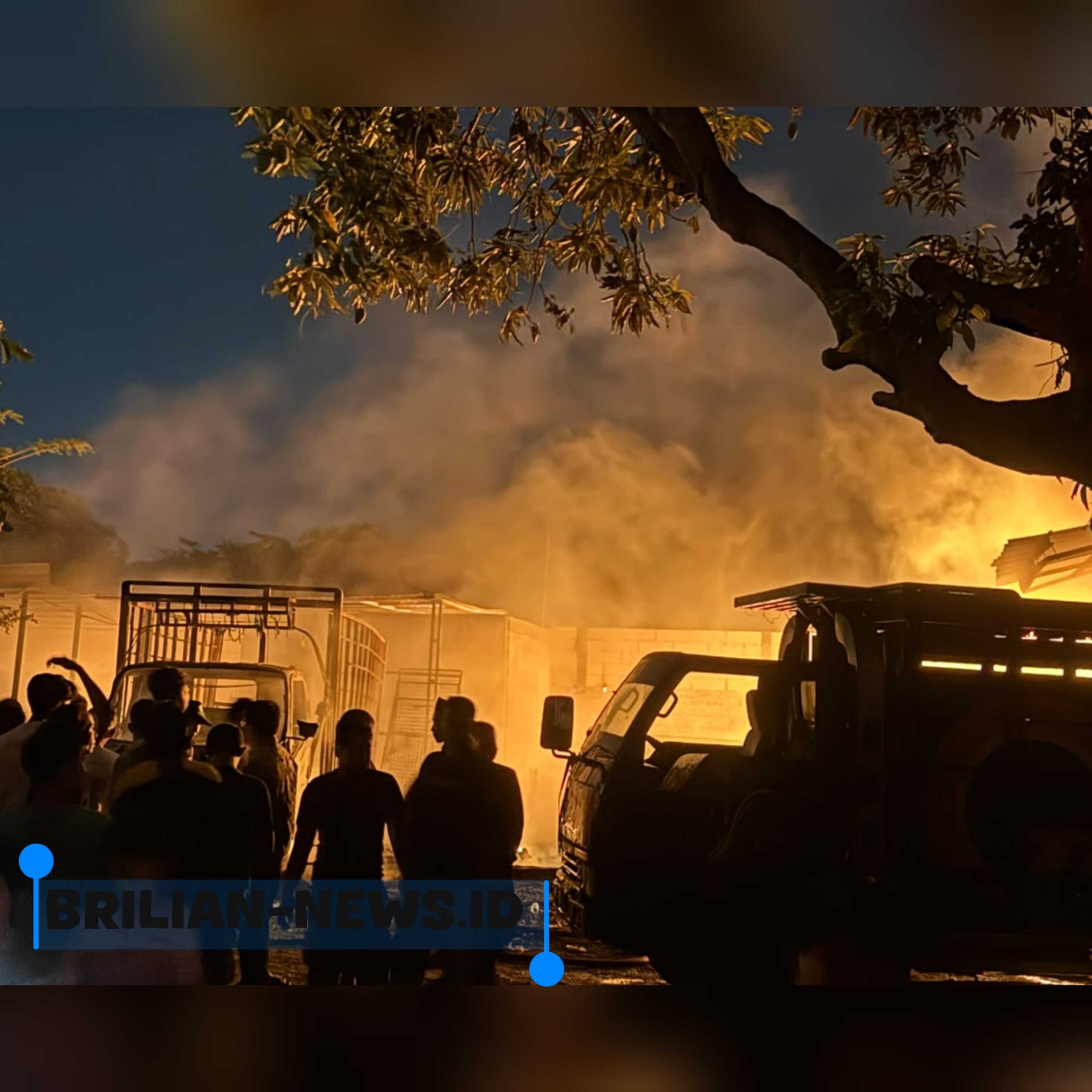 Api Membesar di Gudang Plastik Tenaru, Satu Mobil Berhasil Diselamatkan