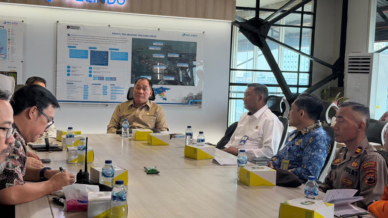 Tinjau Pelabuhan Semarang, BHS Minta Basarnas Rangkul Nelayan Sebagai Tim Penyelamat