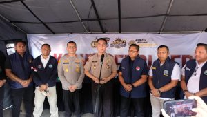 Polda Jatim dan Tim Gabungan Lakukan Penindakan dan Penegakan Hukum Narkoba di Jalan Kunti Surabaya