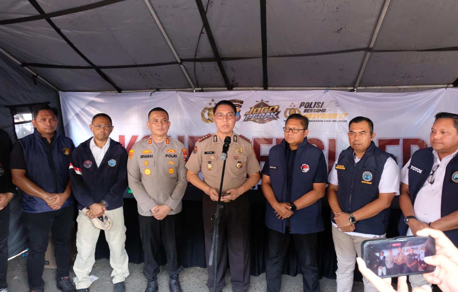 Polda Jatim dan Tim Gabungan Lakukan Penindakan dan Penegakan Hukum Narkoba di Jalan Kunti Surabaya