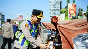 Rangkul Abang Becak, Polres Ponorogo Wujudkan Semangat ‘Polisi Bersama Masyarakat’ Tanpa Sekat
