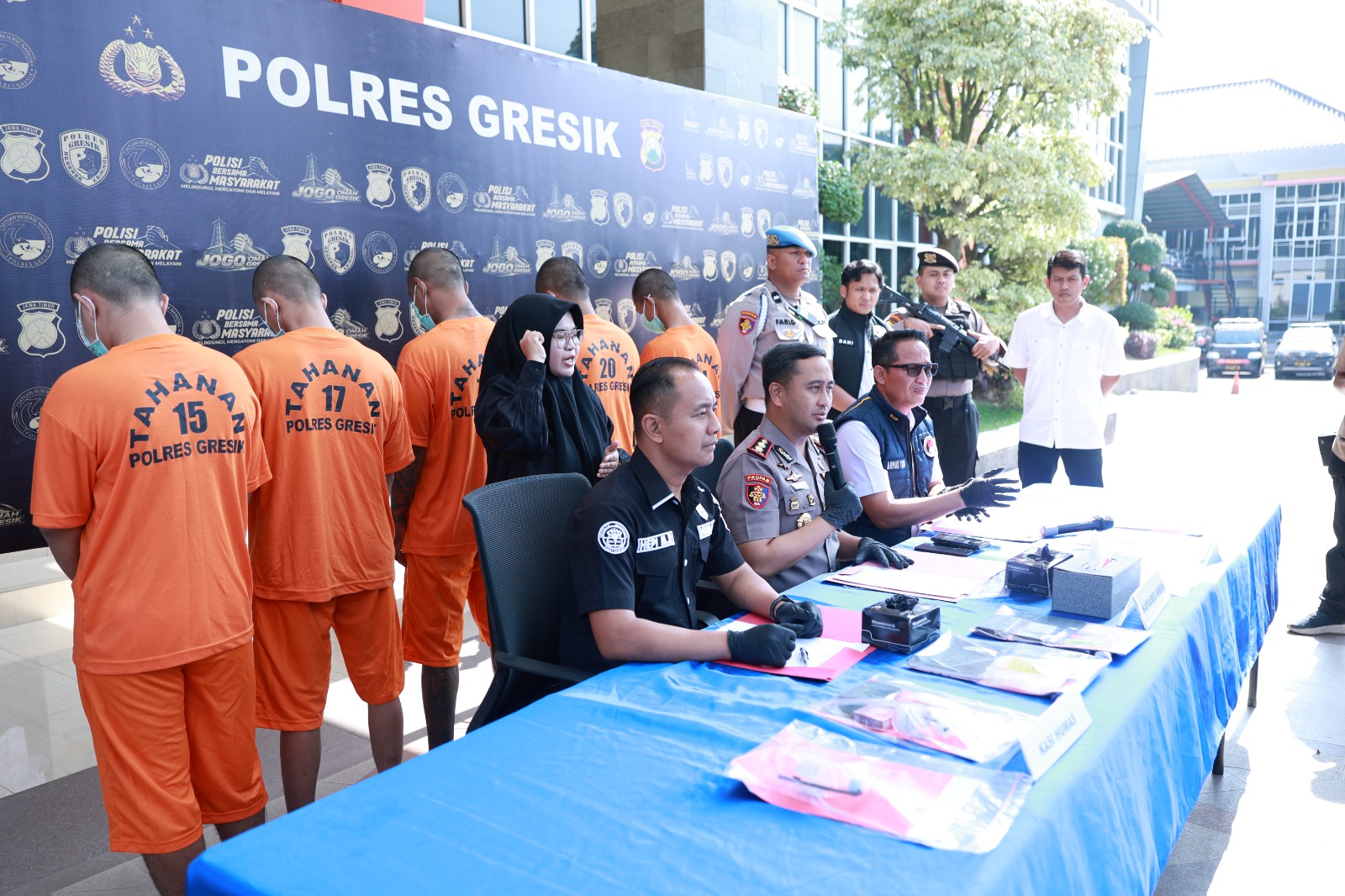 Polres Gresik Bongkar Jaringan Sabu di Menganti, 5 Tersangka Ditahan dan 31,8 Gram Barang Bukti Disita