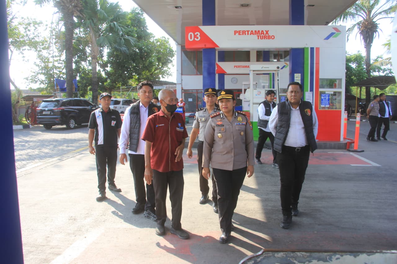 Kapolres Probolinggo Cek SPBU, Pastikan Pelayanan Tertib dan Stok BBM Tersedia