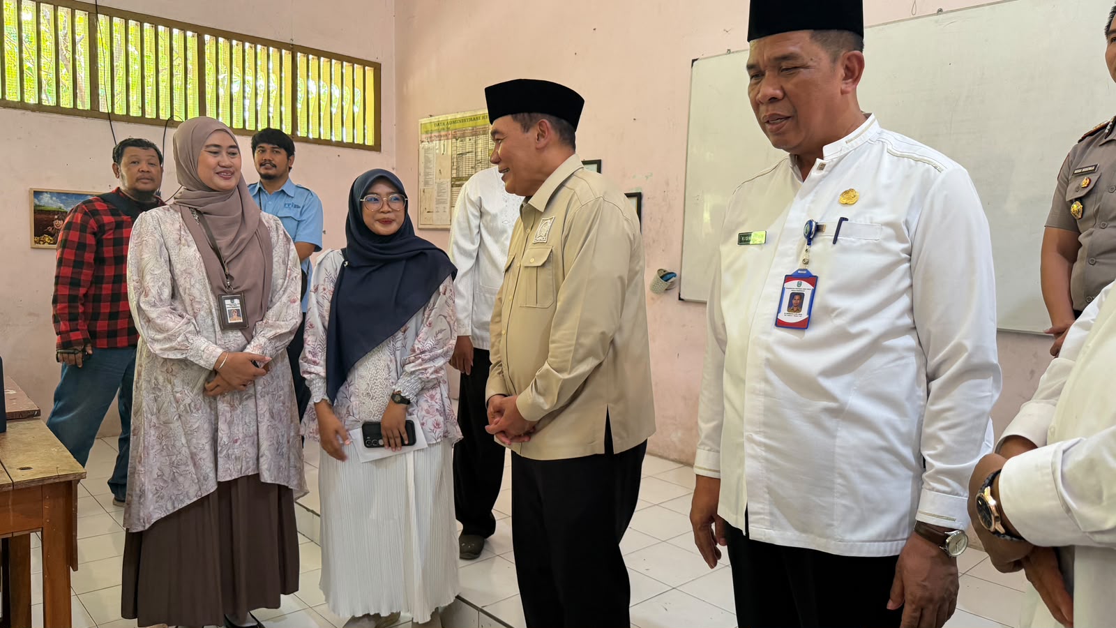 Sidak SMAN 1 Krembung Sidoarjo, BHS Tekankan Kualitas Bangunan dan Pasang Alarm Bencana